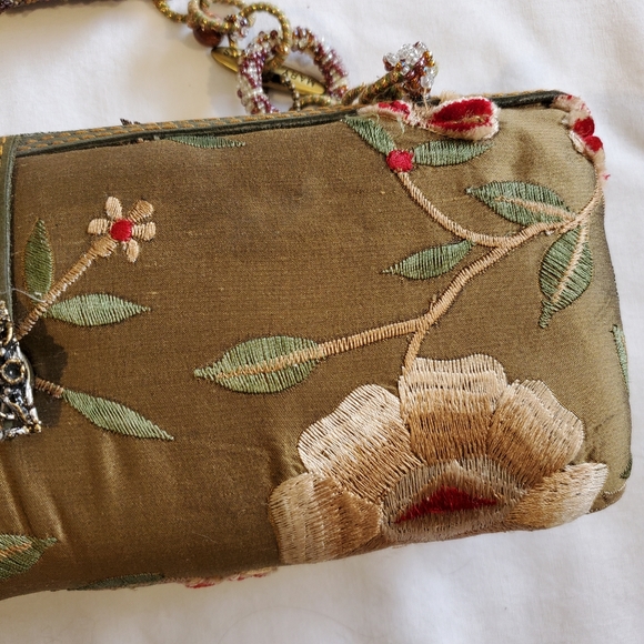 Mary Frances Embroidered Floral Beaded Bag - Picture 4 of 9